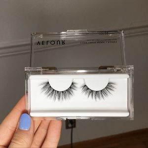 VELOUR Friends Whisp Benefits Lashes